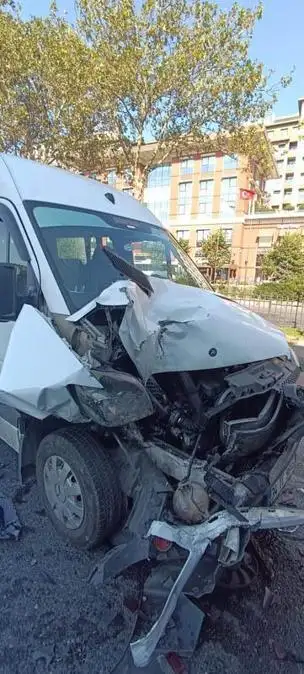 Beyoğlu’nda 6 turistin yaralandığı zincirleme kaza kamerada