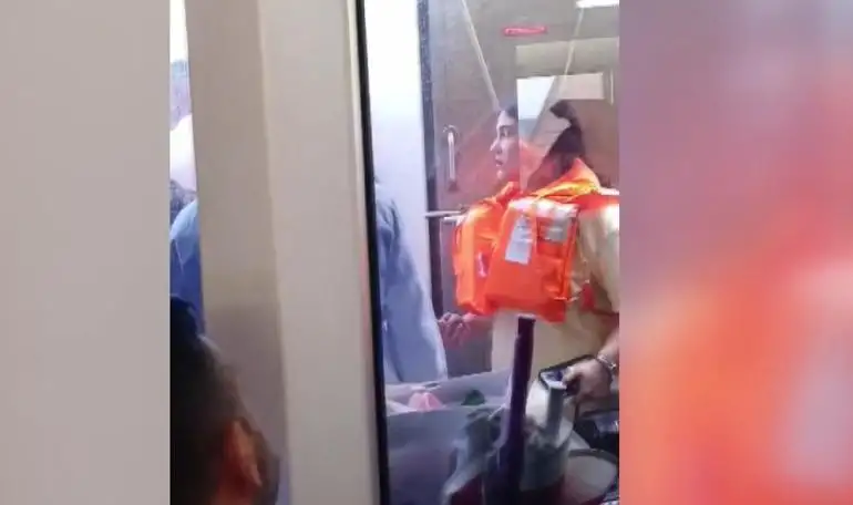 İDO feribotu kayaya çarptı; yolcuların panik anları kamerada