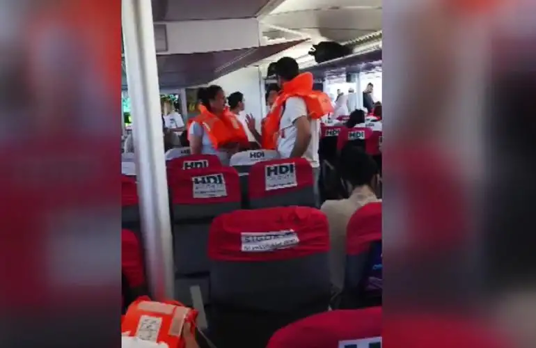 İDO feribotu kayaya çarptı; yolcuların panik anları kamerada